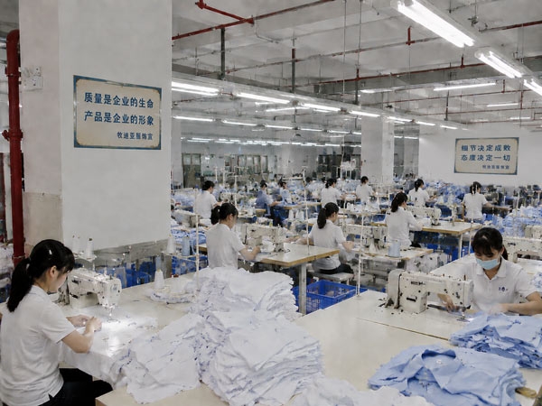 重庆工作服定制厂家怎么找？龙华本地工厂vs外地发货的5个差距